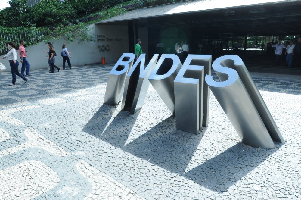 Data: 11/08/2011
Editoria: Novo Portal Valor
Reporter: Mariane Goldberg
Local: Rio de Janeiro, RJ
Pauta: Fotos para o Novo Portal Valor - Novo Site
Setor: Finaceiro
Personagem: Predio do BNDES na Avenida Chile, 100
Tags: Banco Nacional de Desenvolvimento Economico e Solcial, edificio, financiamento
Fotos: Leo Pinheiro/Valor