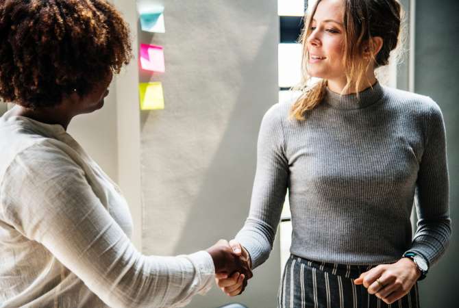 É possível empreender e conciliar carreira ao mesmo tempo? Eles dizem que sim!