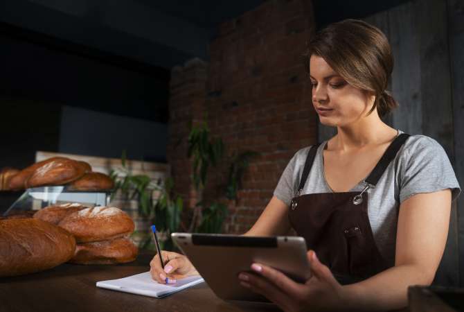 Com crédito e resiliência, empreendedora reconstrói empresa de gastronomia e projeta expansão