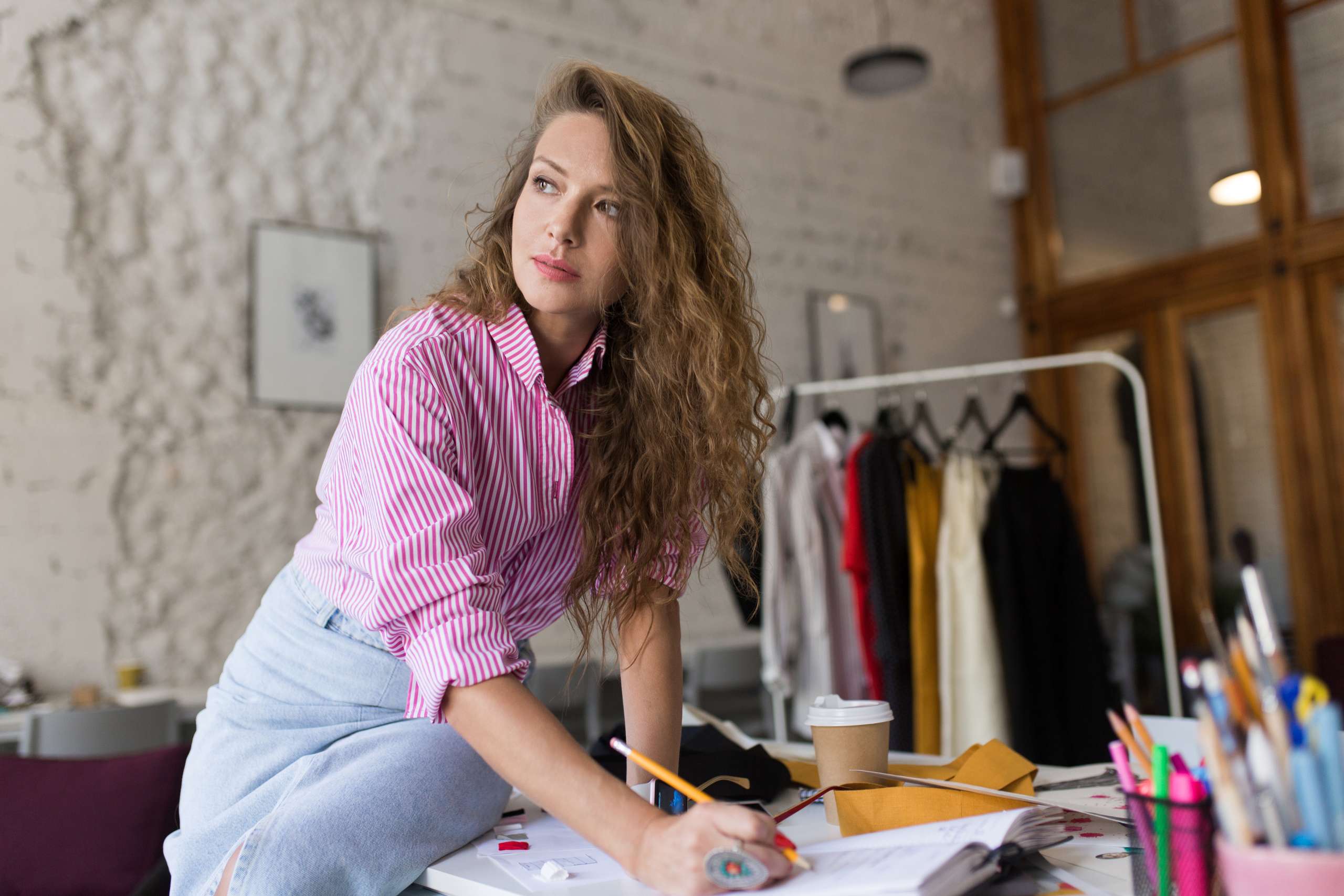 De bazar adolescente a marca de R$ 4 milhões: a jovem que transformou hobby em negócio de moda digital mira R$ 650 mil em vendas apenas nesta Black Friday 